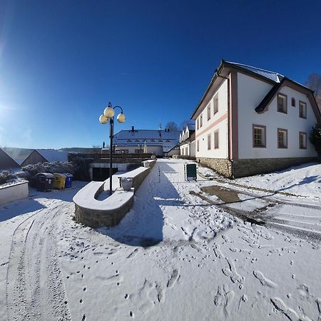 Hotel Zlaty Potok Nicov  Екстериор снимка