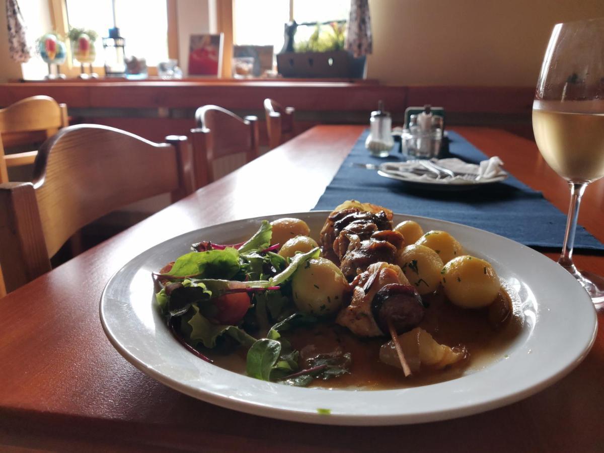 Hotel Zlaty Potok Nicov  Екстериор снимка