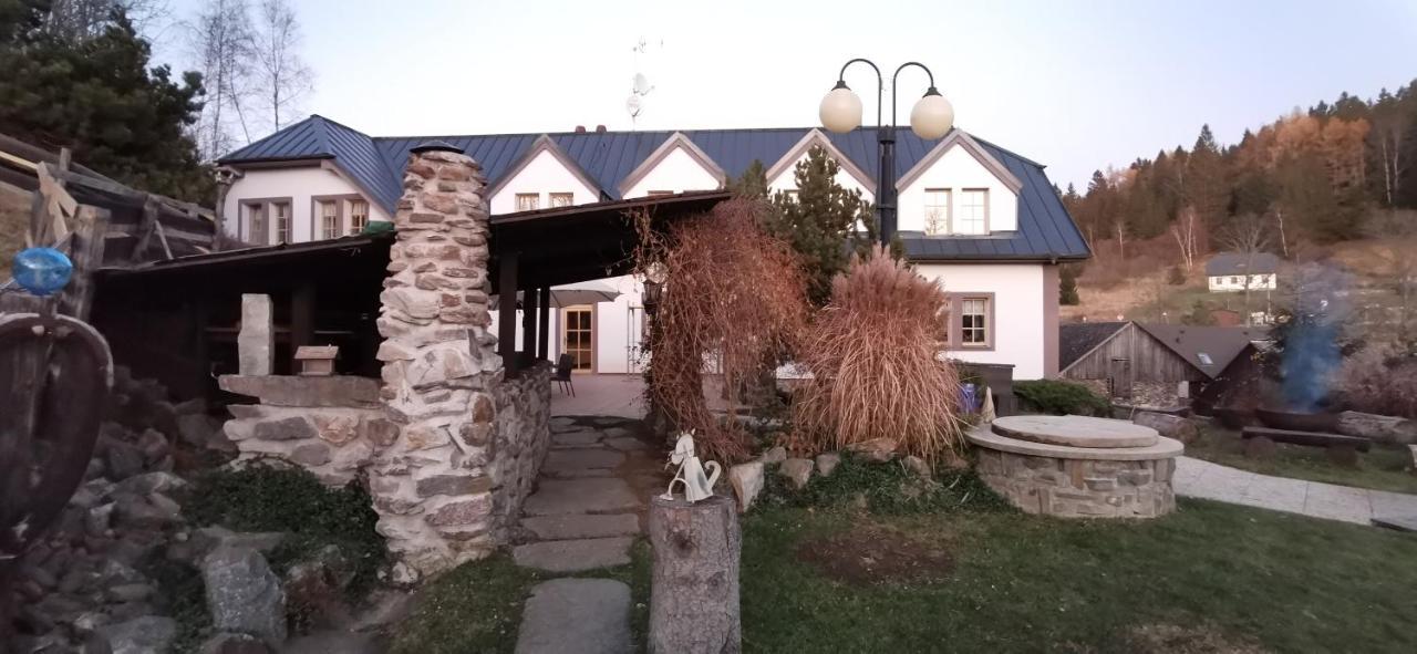 Hotel Zlaty Potok Nicov  Екстериор снимка