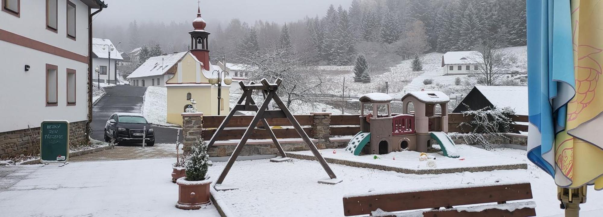 Hotel Zlaty Potok Nicov  Екстериор снимка